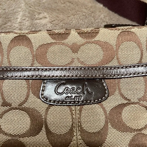 Like new COACH Cross Body Bag. Used once, no tears or stains. - Picture 4 of 11